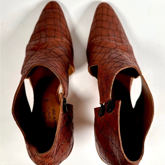 Cydwoq Vintage Kitten Heel Ankle Boots - Picture 4 of 13